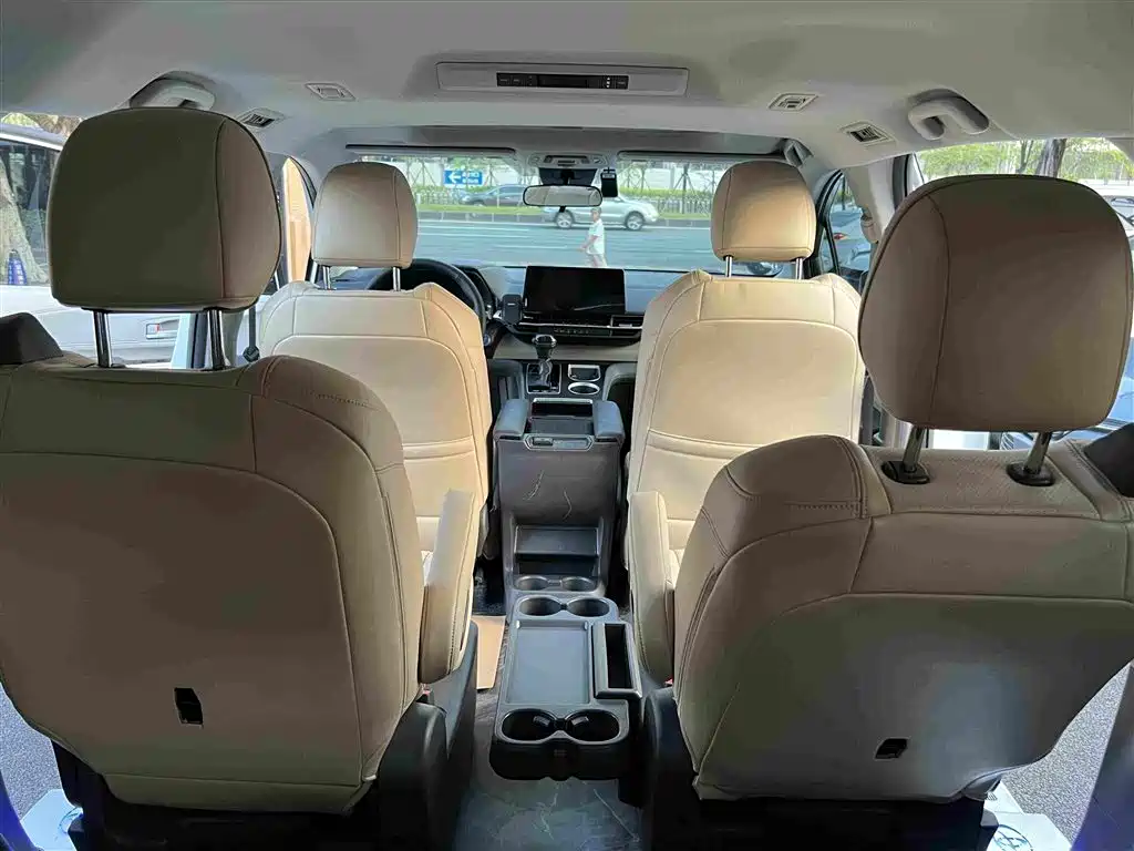 Toyota Sienna — фото 18
