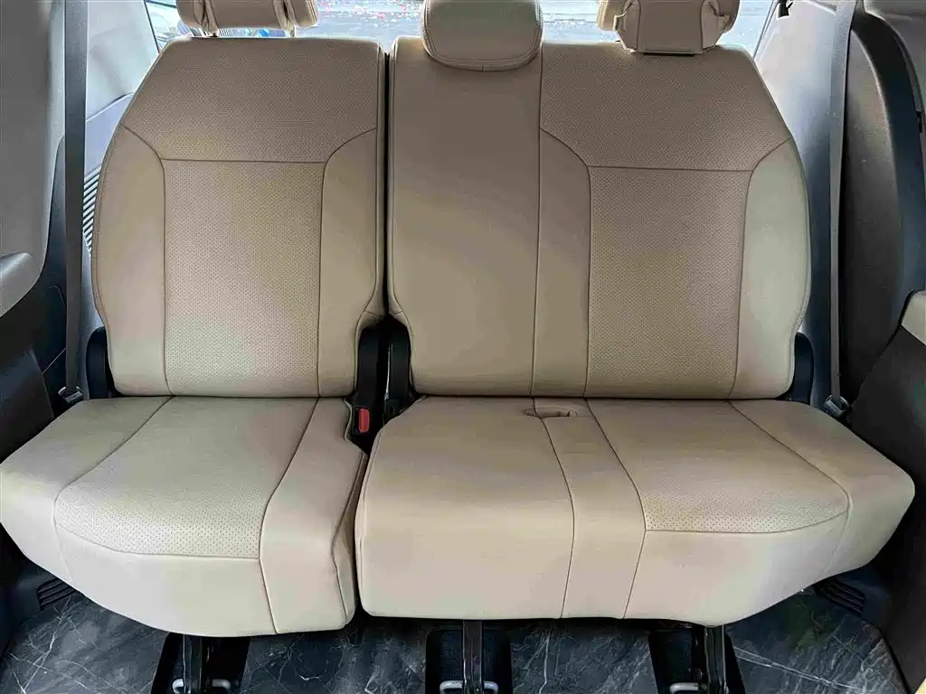 Toyota Sienna — фото 22