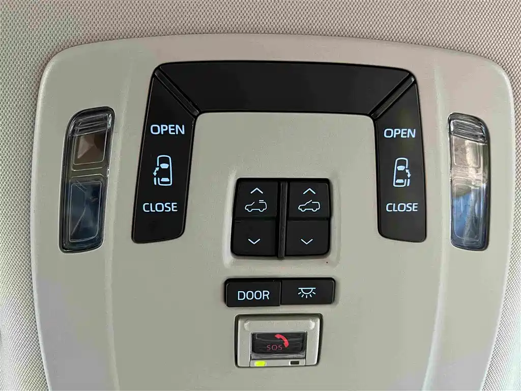 Toyota Sienna — фото 23
