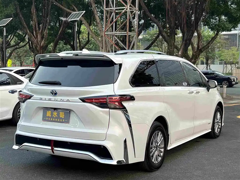 Toyota Sienna — фото 6