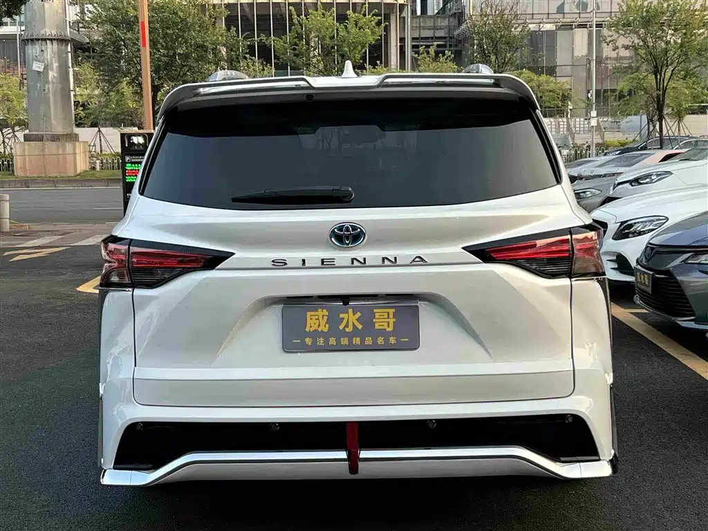 Toyota Sienna — фото 7