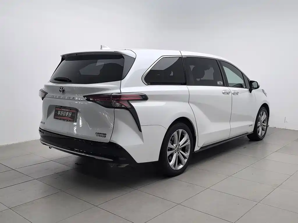 Toyota Sienna — фото 2