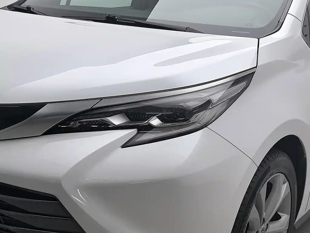 Toyota Sienna — фото 7