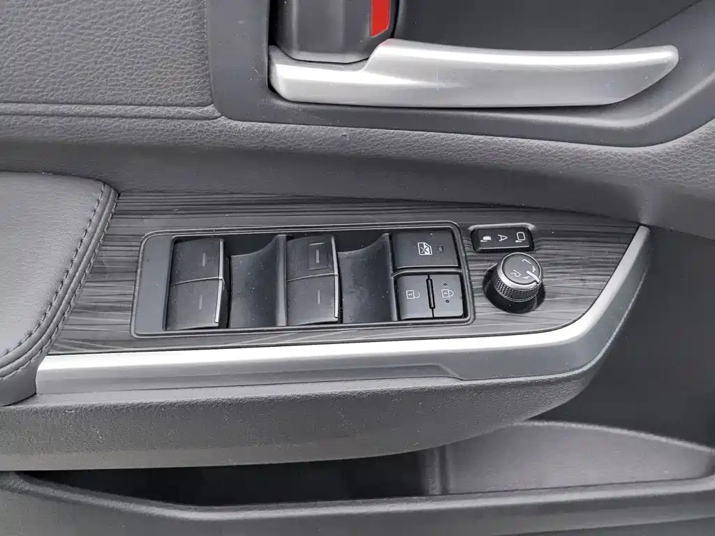Toyota Sienna — фото 9