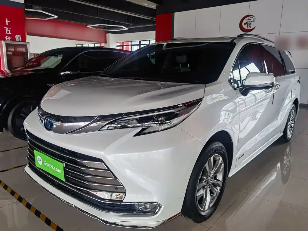 Toyota Sienna — фото 2