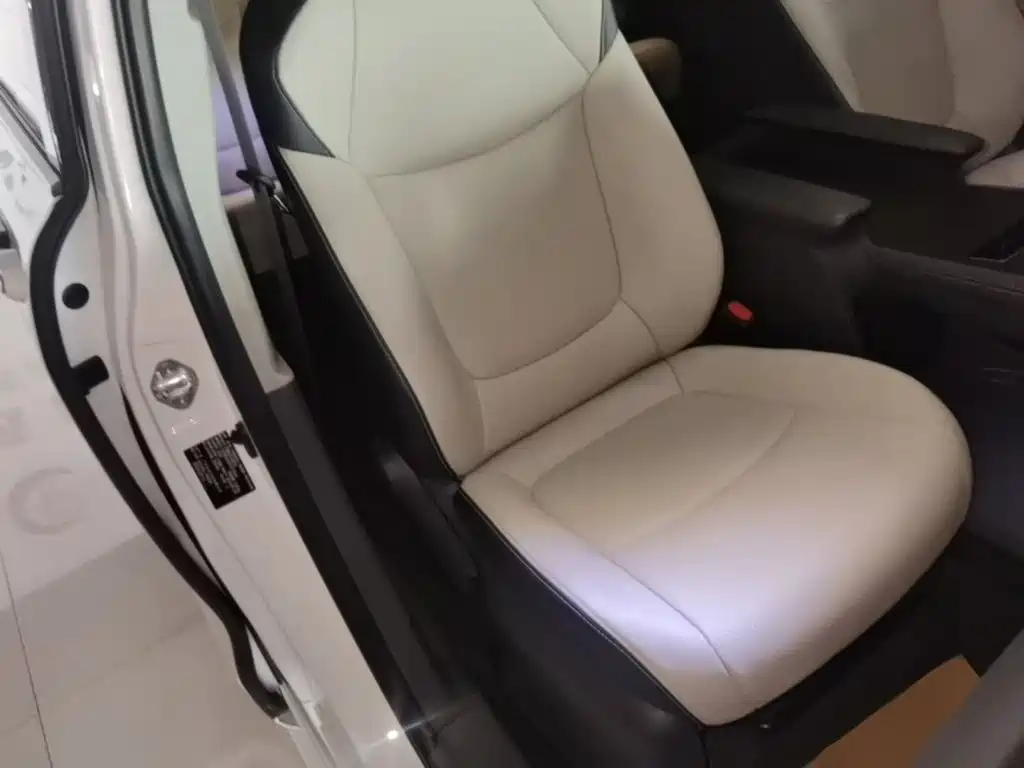Toyota Sienna — фото 25