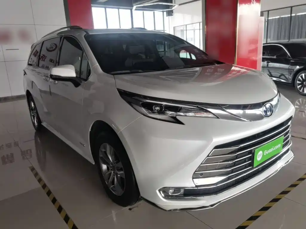 Toyota Sienna — фото 4