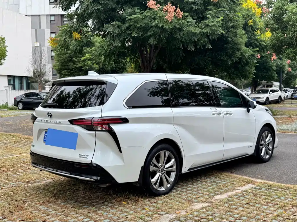 Toyota Sienna — фото 4