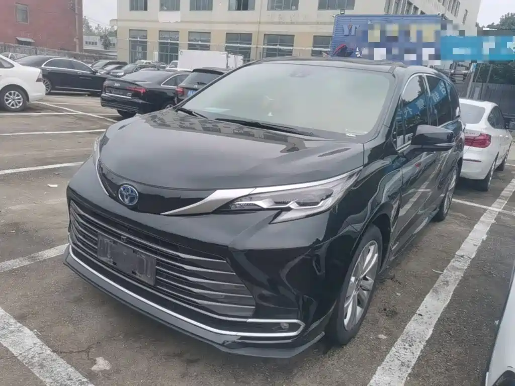 Toyota Sienna — фото 2