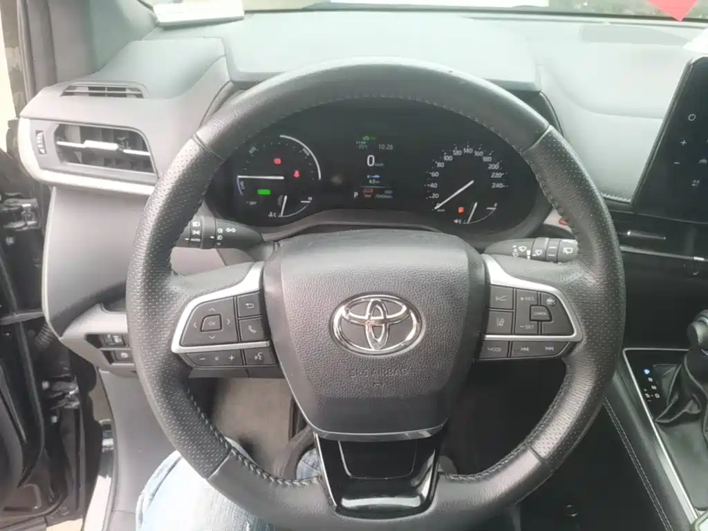 Toyota Sienna — фото 11