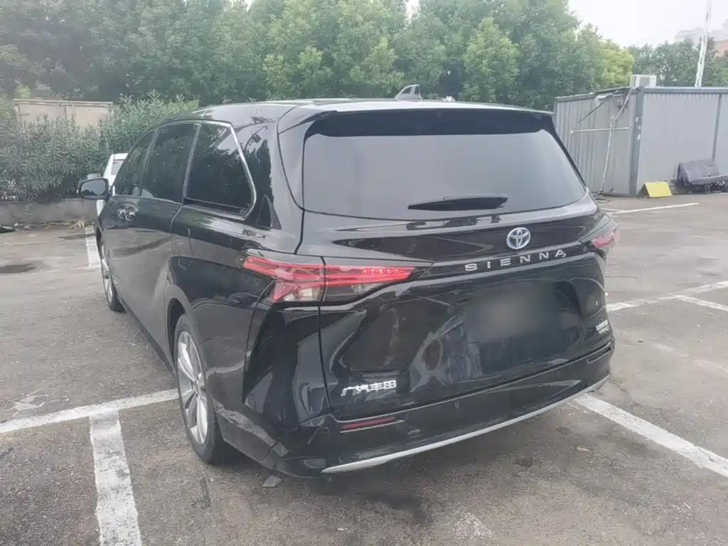 Toyota Sienna — фото 5