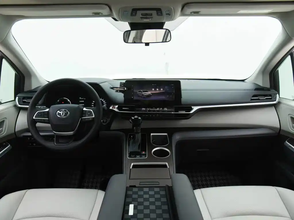 Toyota Granvia — фото 11