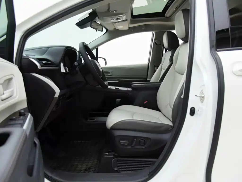 Toyota Granvia — фото 7