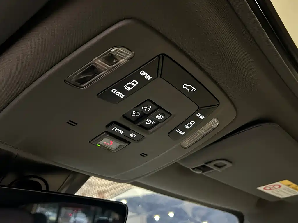 Toyota Granvia — фото 15