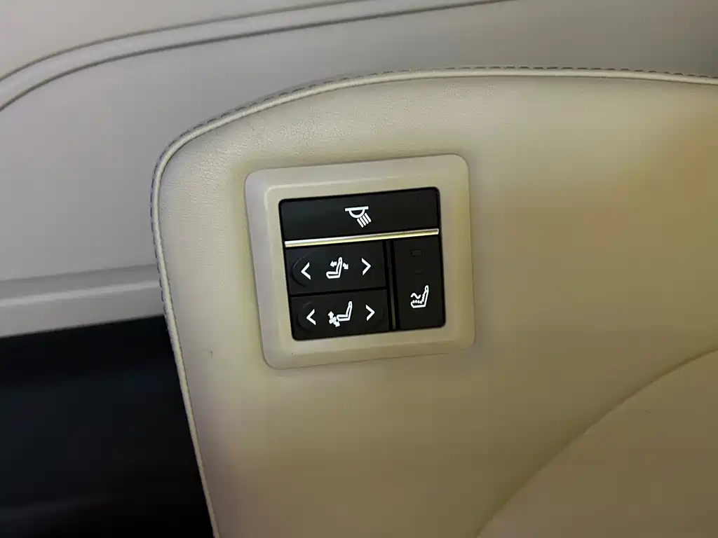 Toyota Granvia — фото 19