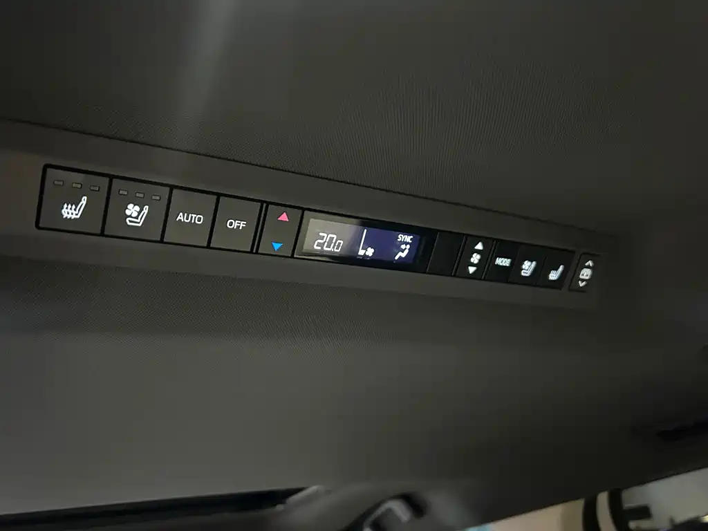 Toyota Granvia — фото 20