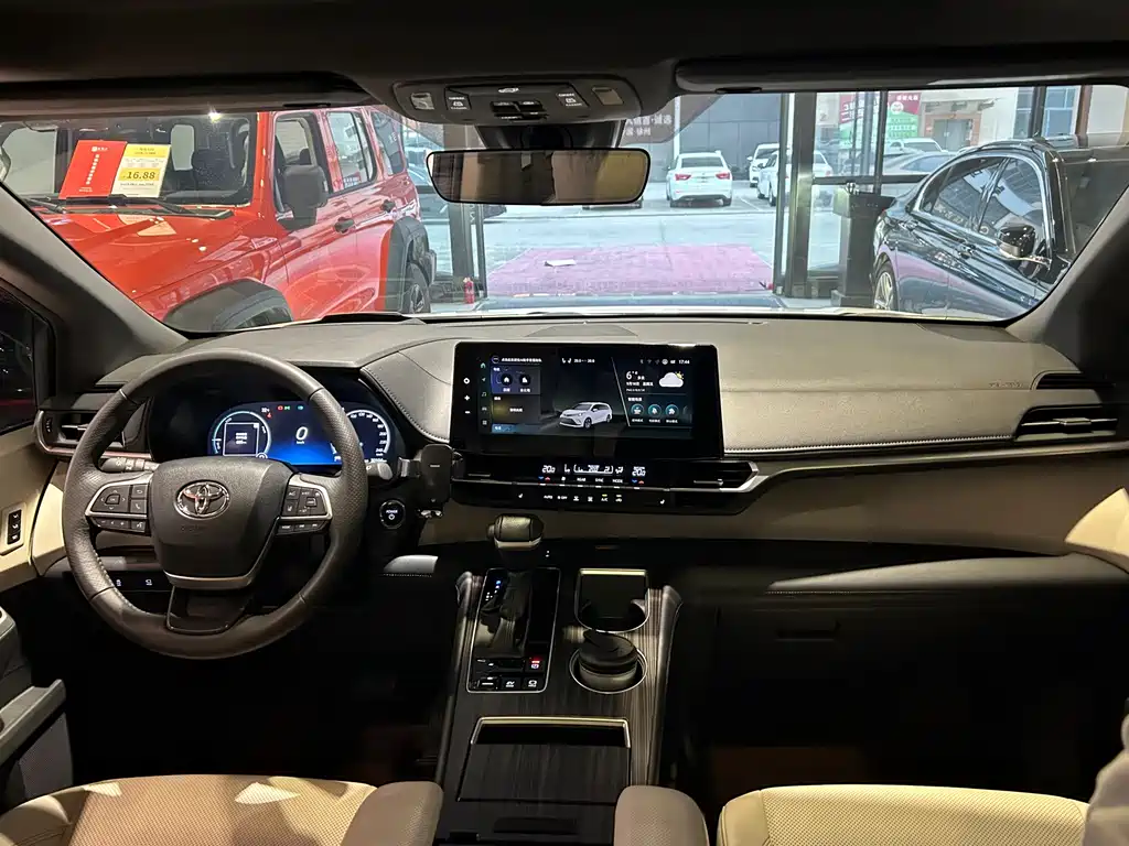 Toyota Granvia — фото 21