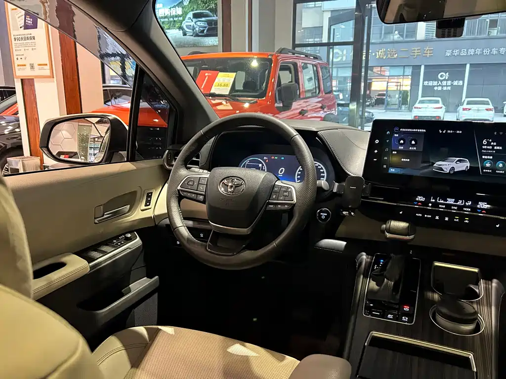 Toyota Granvia — фото 22