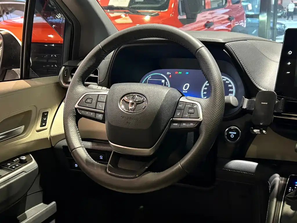 Toyota Granvia — фото 23