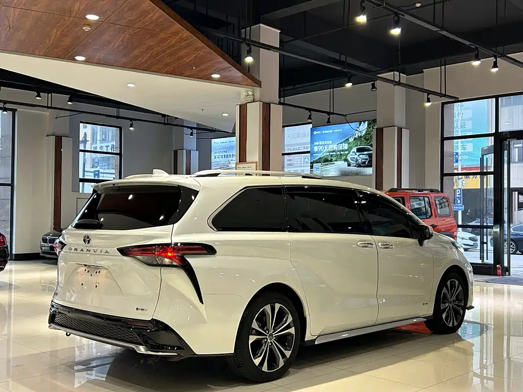 Toyota Granvia — фото 26