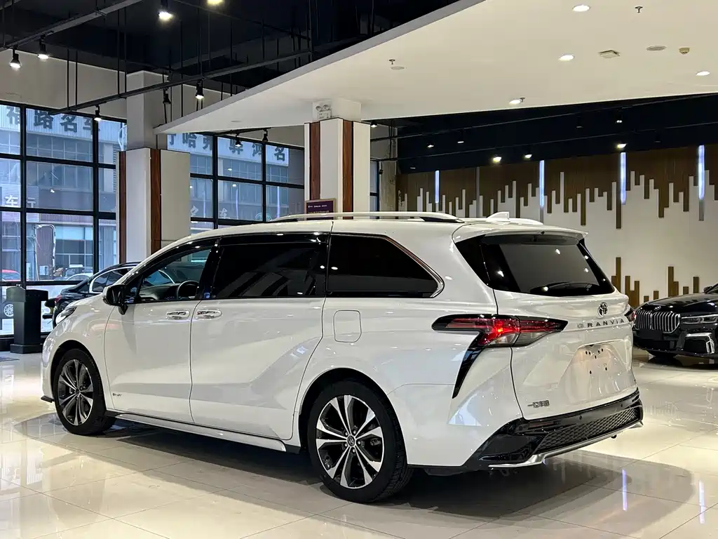 Toyota Granvia — фото 29