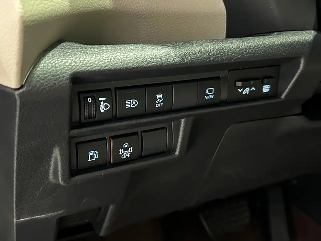 Toyota Granvia — фото 7