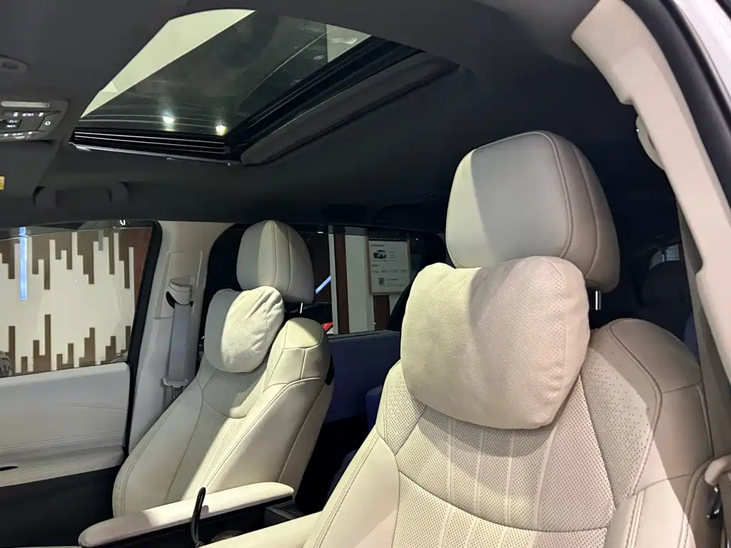 Toyota Granvia — фото 9