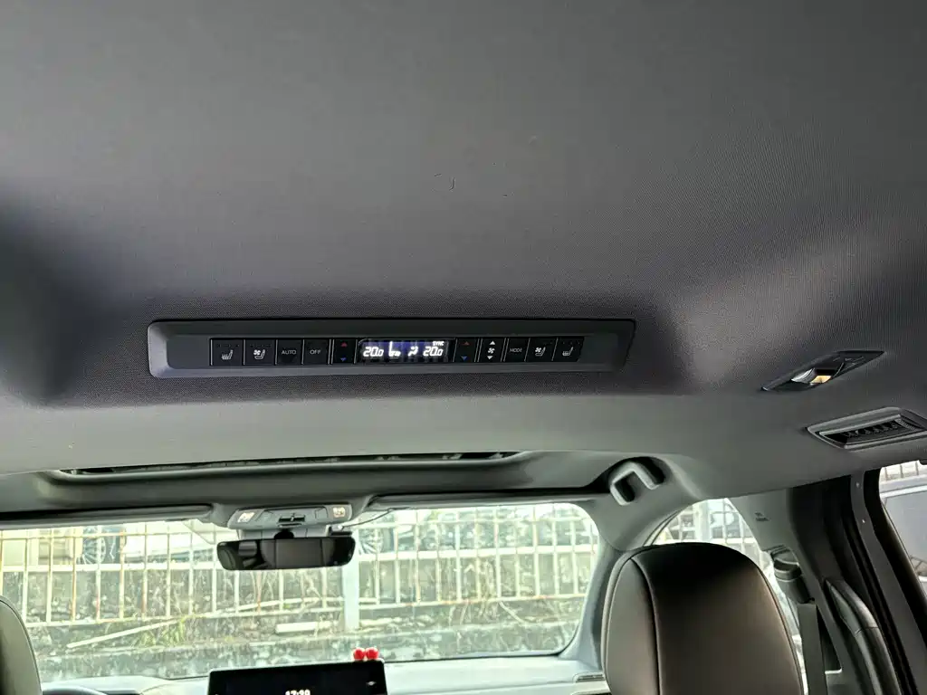 Toyota Sienna — фото 20