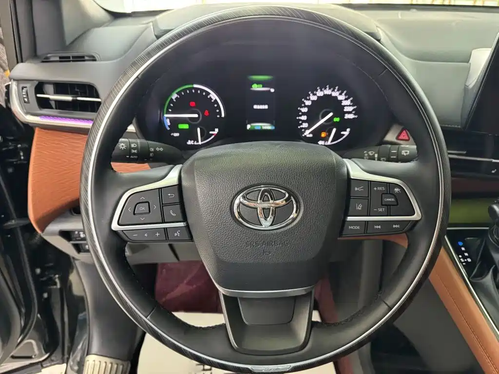 Toyota Granvia — фото 3