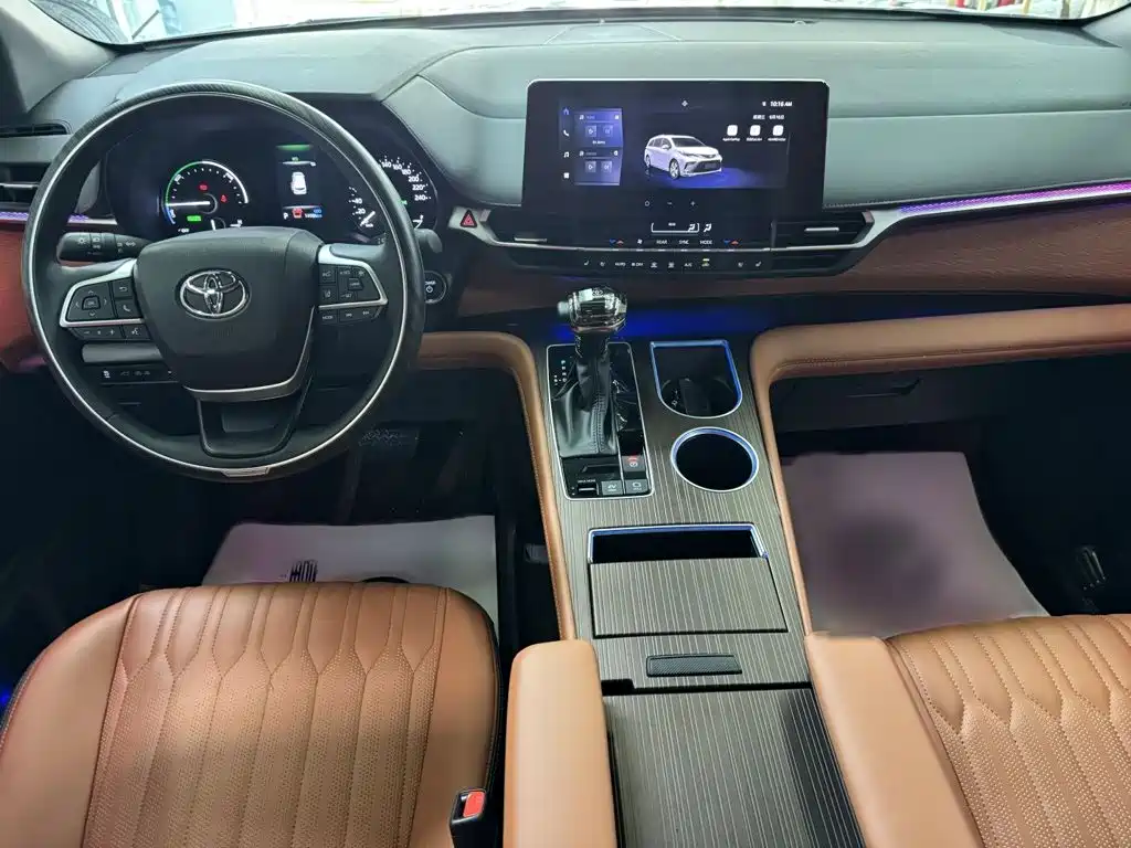 Toyota Granvia — фото 4