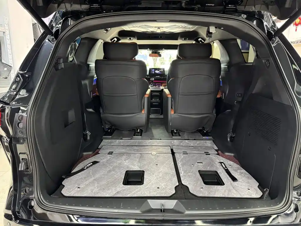 Toyota Granvia — фото 10