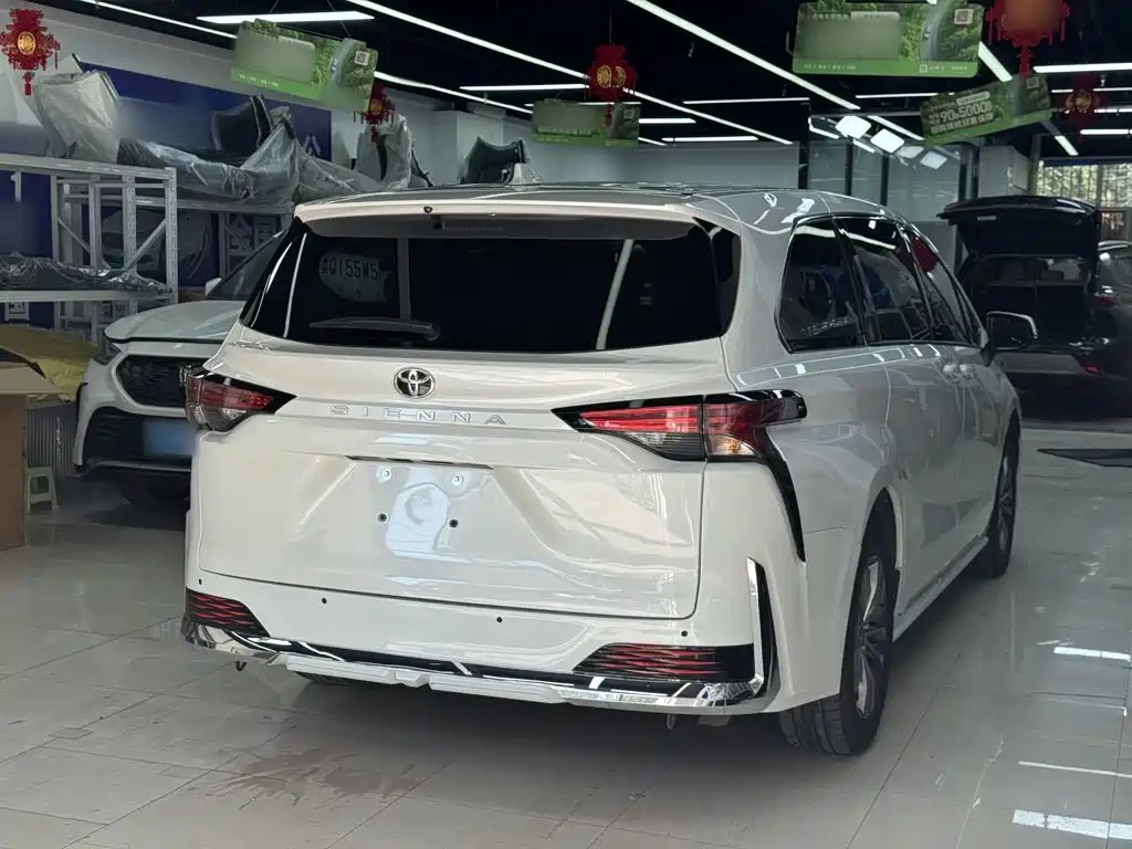 Toyota Sienna — фото 13