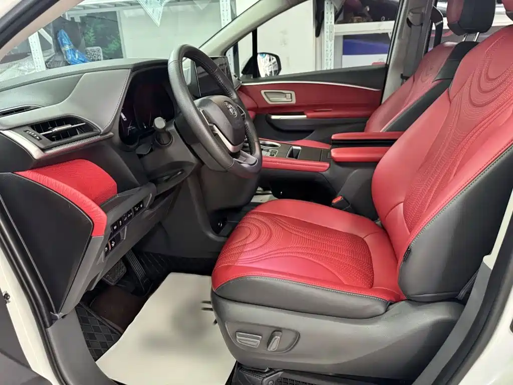Toyota Sienna — фото 17