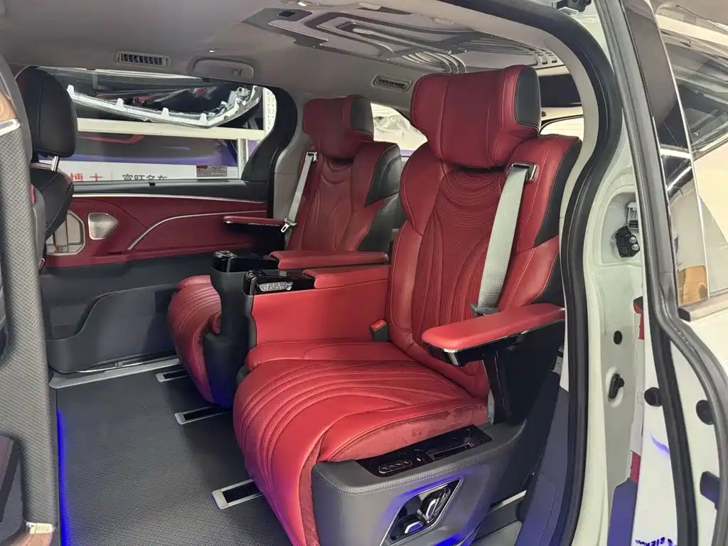 Toyota Sienna — фото 19