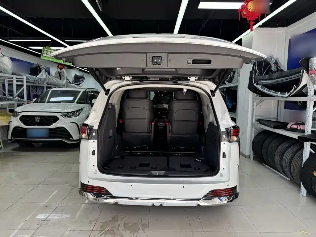 Toyota Sienna — фото 20