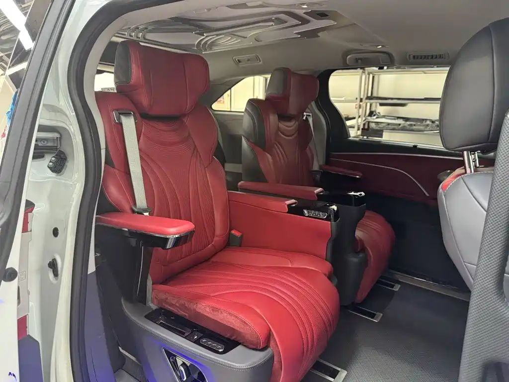 Toyota Sienna — фото 6