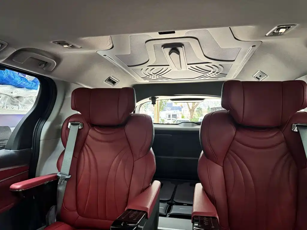 Toyota Sienna — фото 7