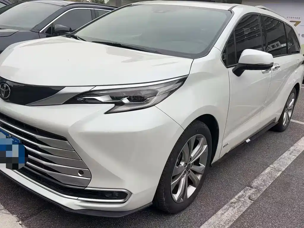 Toyota Sienna — фото 2