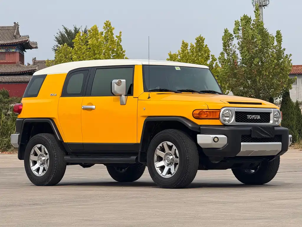 Toyota FJ Cruiser — фото 3