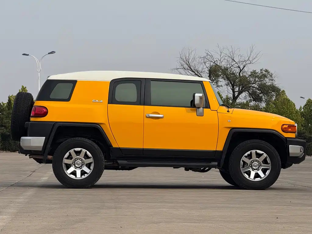 Toyota FJ Cruiser — фото 4