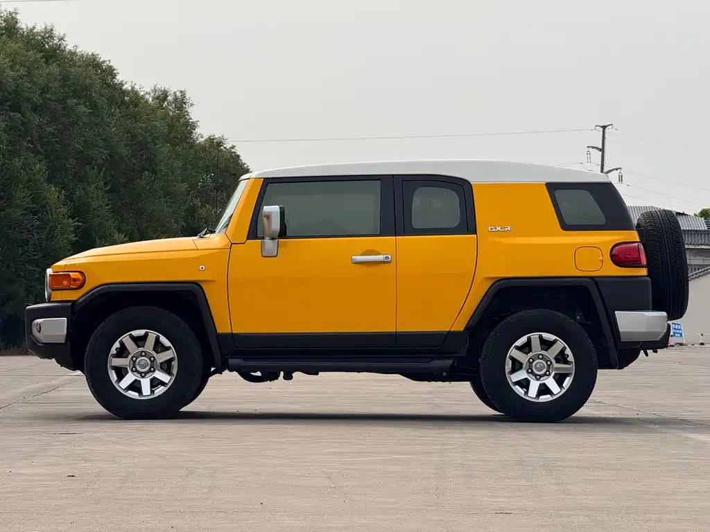 Toyota FJ Cruiser — фото 5