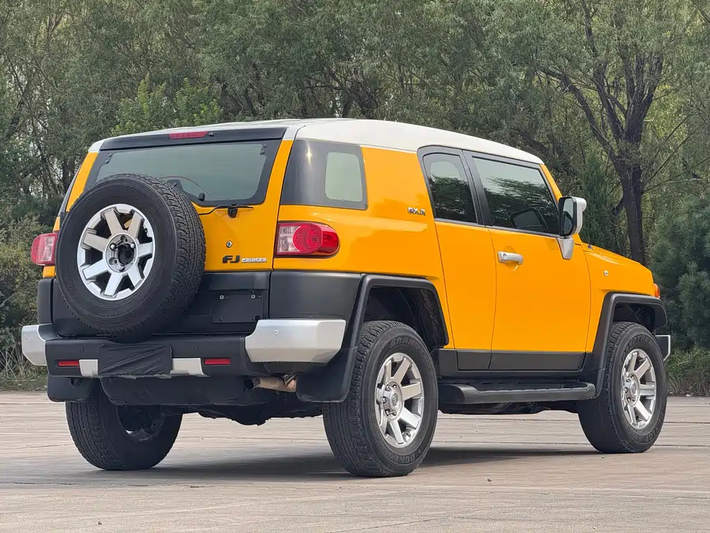 Toyota FJ Cruiser — фото 6
