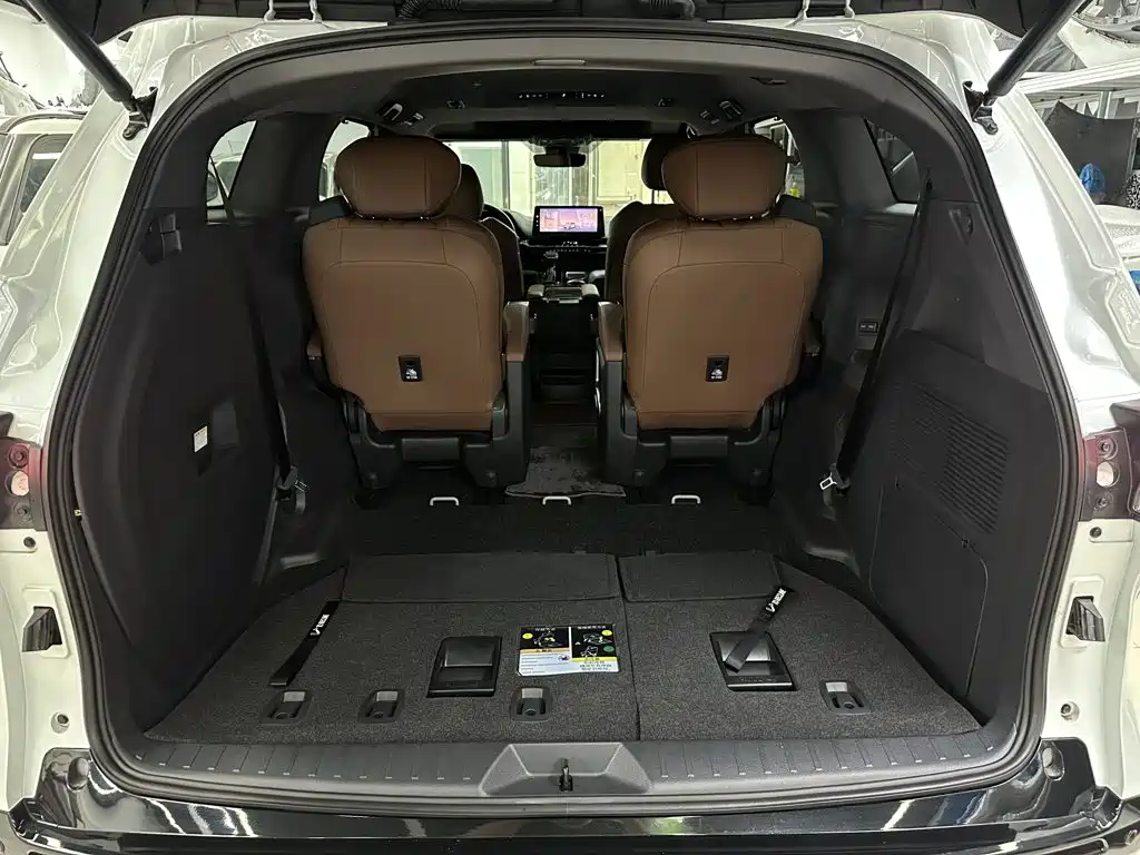 Toyota Sienna — фото 4