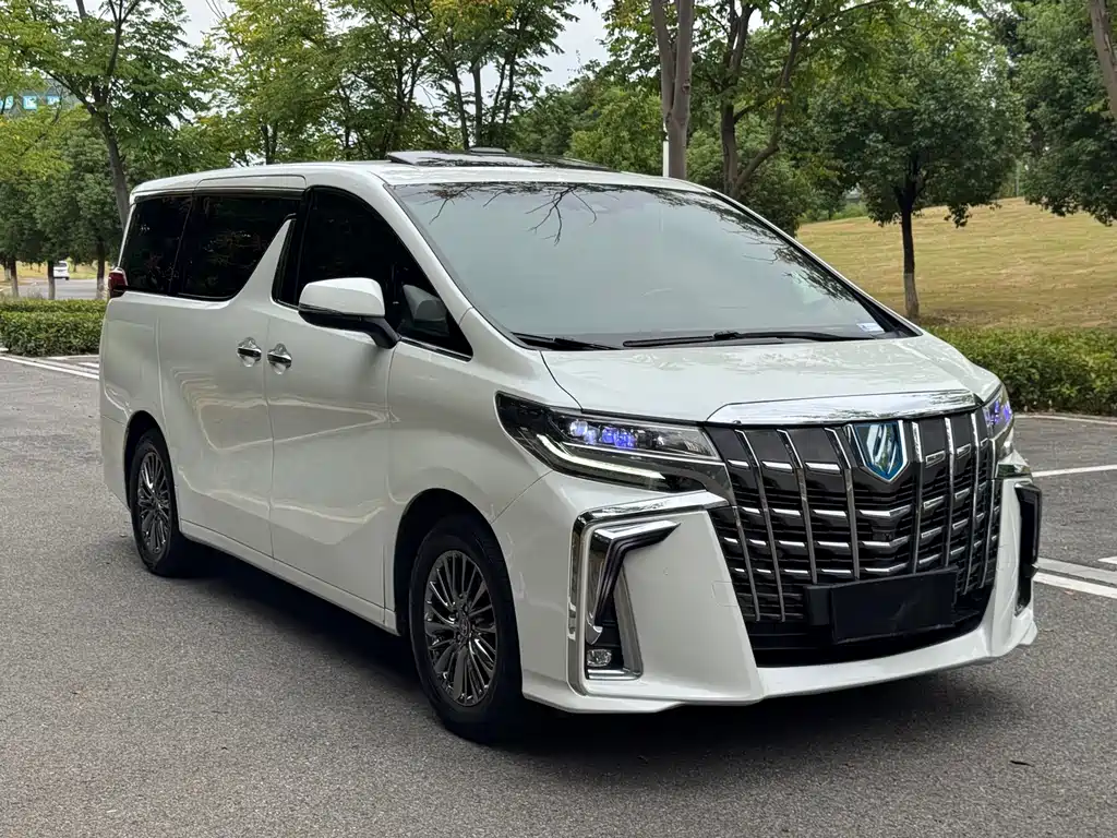 Toyota Vellfire — фото 3