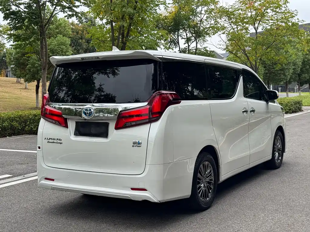 Toyota Vellfire — фото 4