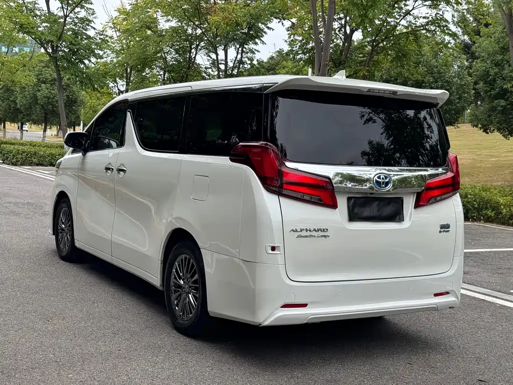 Toyota Vellfire — фото 6