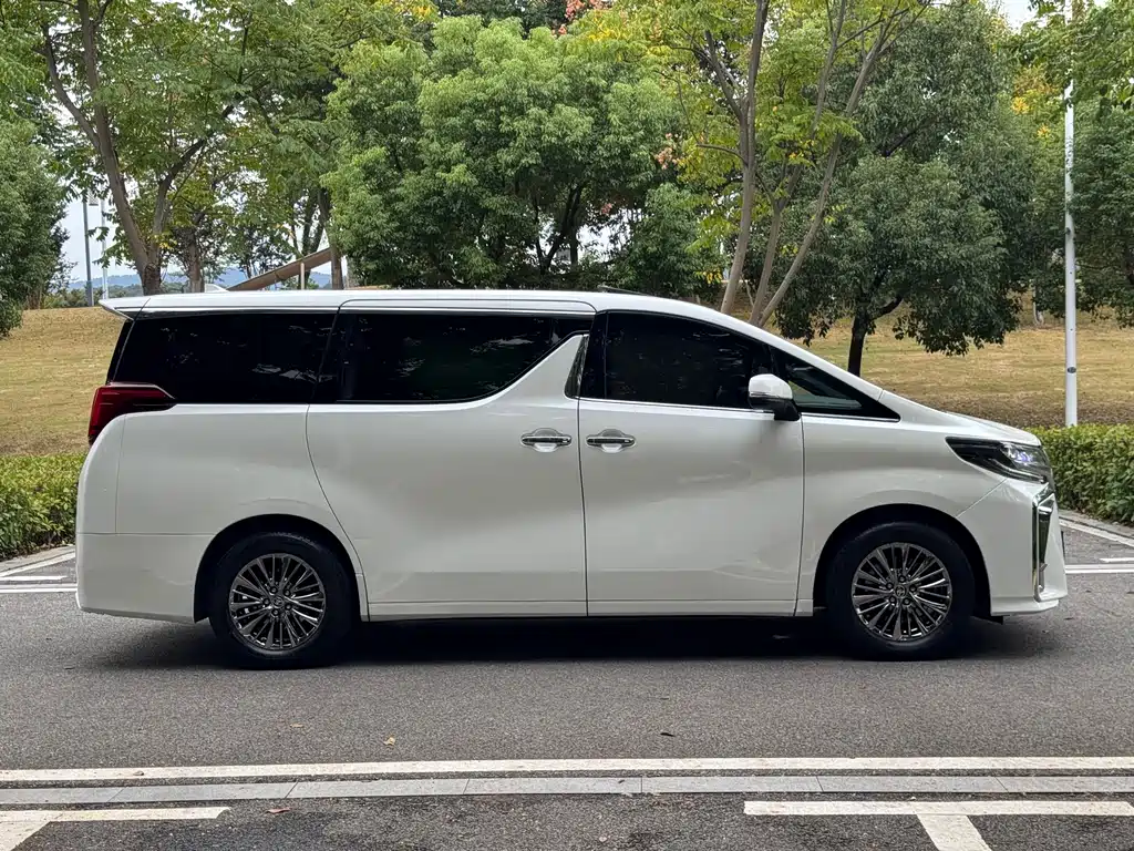 Toyota Vellfire — фото 7