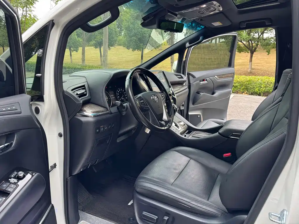 Toyota Vellfire — фото 9