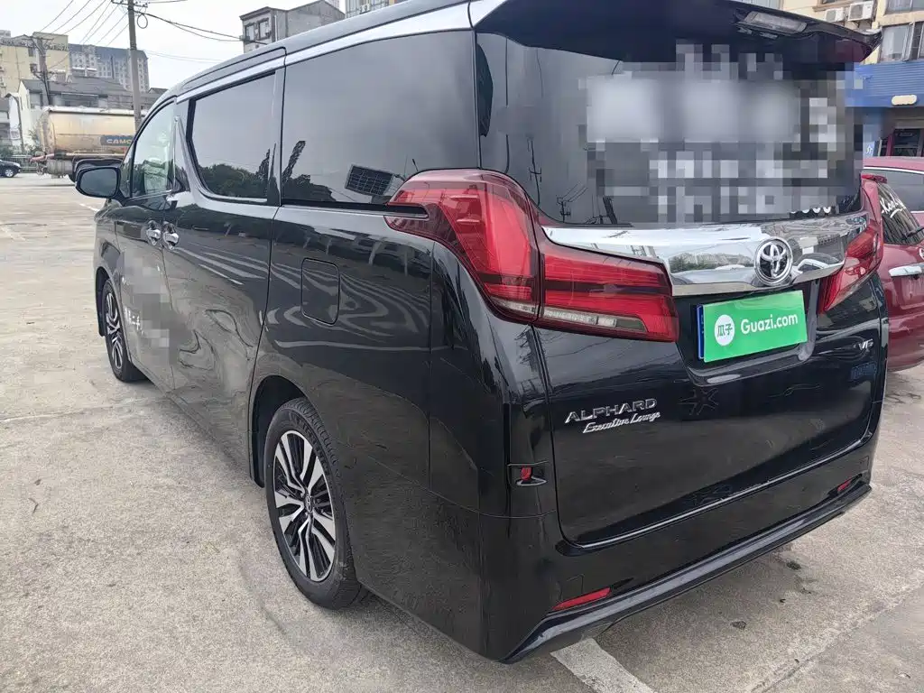 Toyota Alphard — фото 5