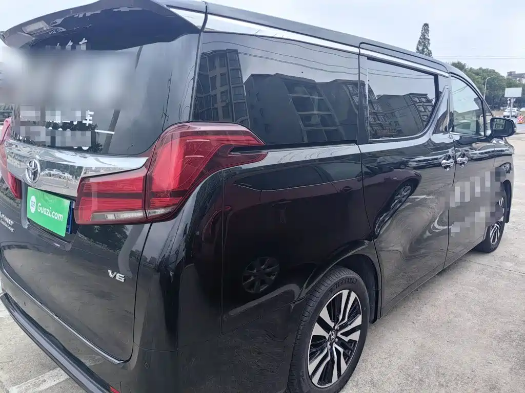 Toyota Alphard — фото 7